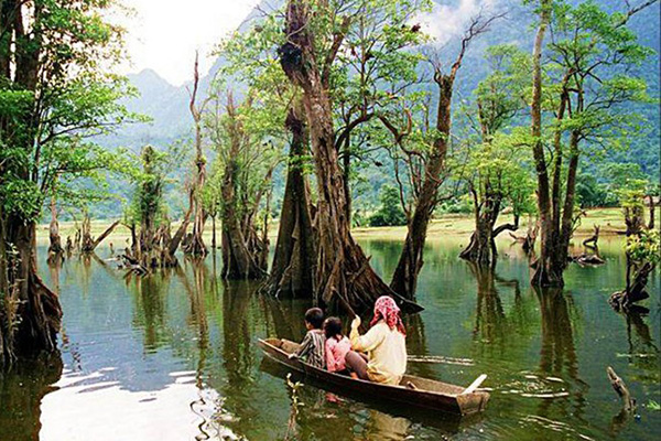 Đẹp nao lòng hồ Noong ở Hà Giang